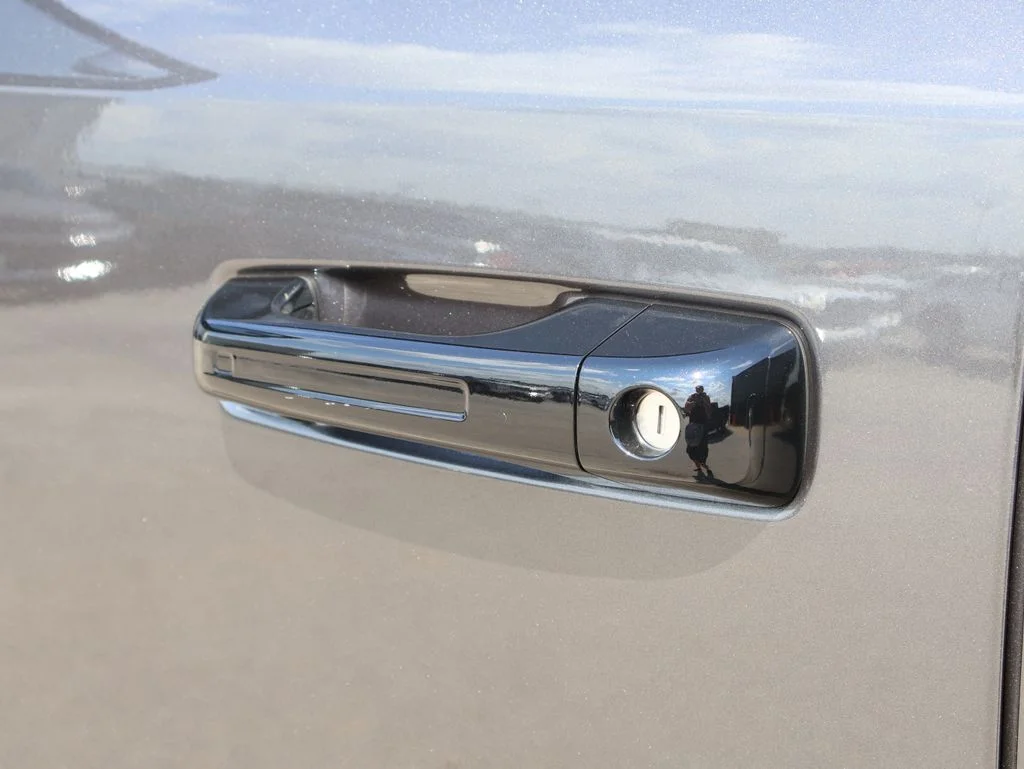 New 2026 Granite Crystal Metallic Clear-Coat Exterior Paint RAM Laramie image 19