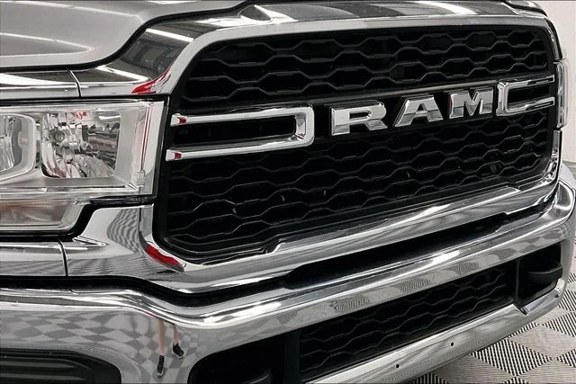 Used 2021 Billet Silver Metallic Clearcoat Ram Tradesman image 33