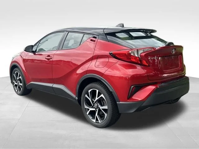 Used 2020 Red Toyota XLE image 3