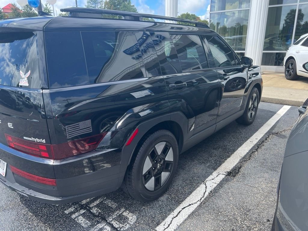 Used 2025 Black Hyundai SEL image 5