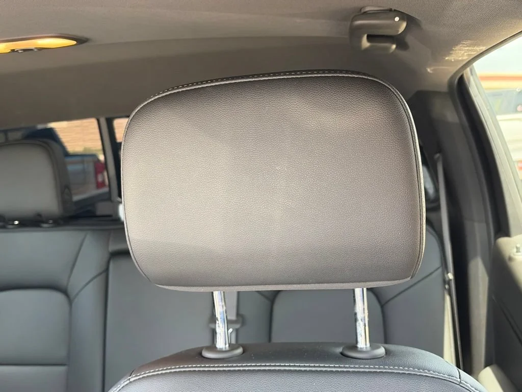 Used 2025 Onyx Black GMC Elevation image 19