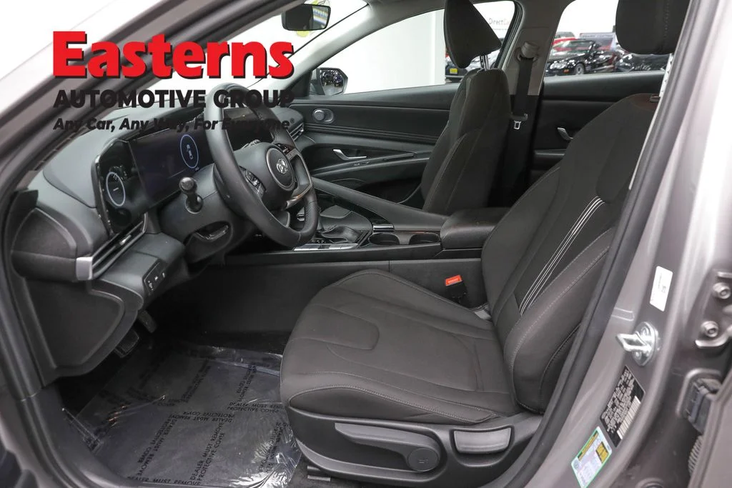 Used 2023 Silver Hyundai SEL image 13