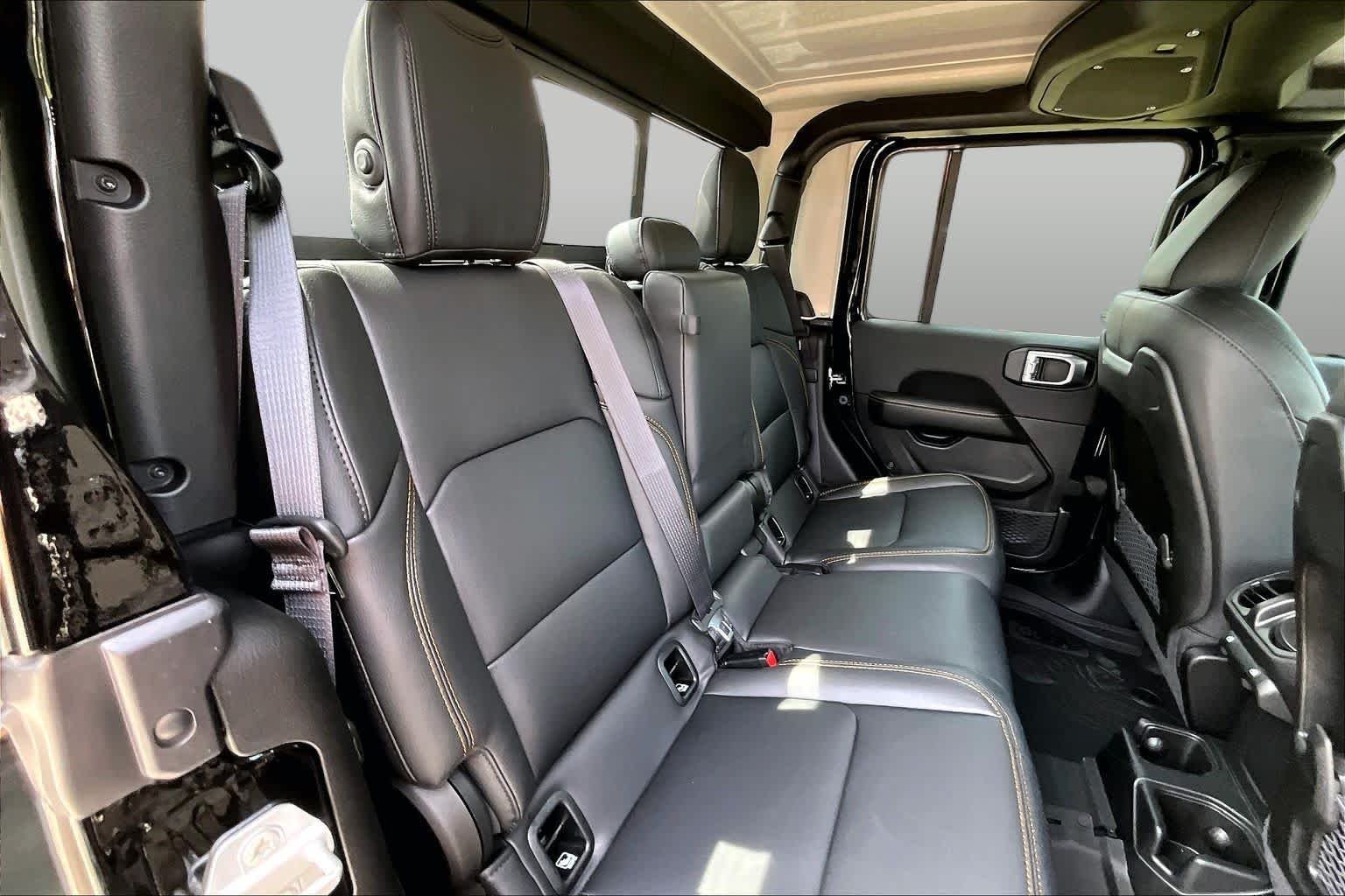 New 2026 Black Clear-Coat Exterior Paint Jeep Sahara image 23