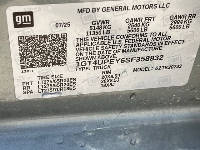 Used 2025 Silver GMC AT4 image 35