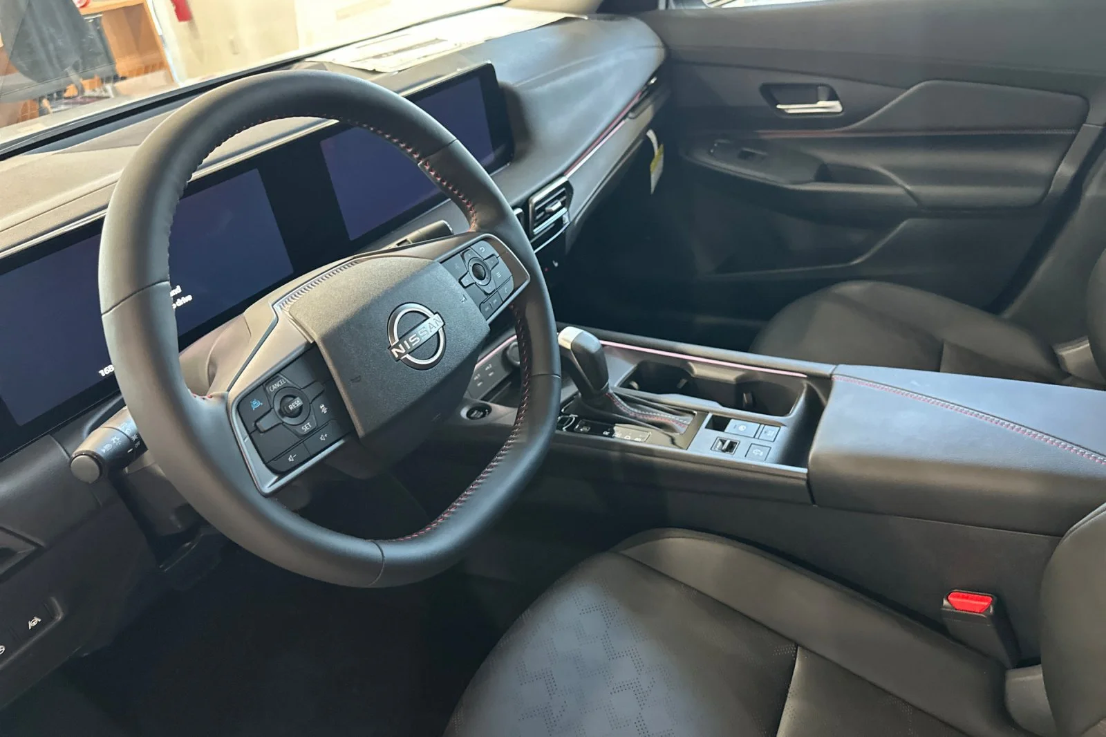 New 2026 Aspen White TriCoat / Super Black Two-tone Nissan SR image 10