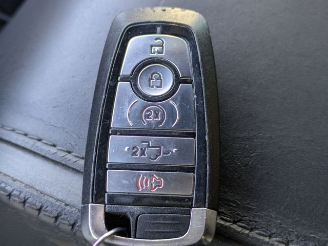 Used 2019 Black Ford Platinum image 33