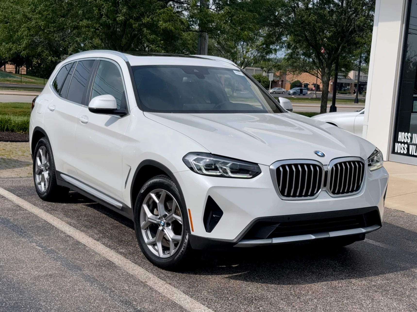 Used 2022 MINERAL WHITE BMW xDrive30i image 1