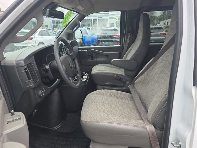 2025 Chevrolet Express Passenger LT - Photo 32