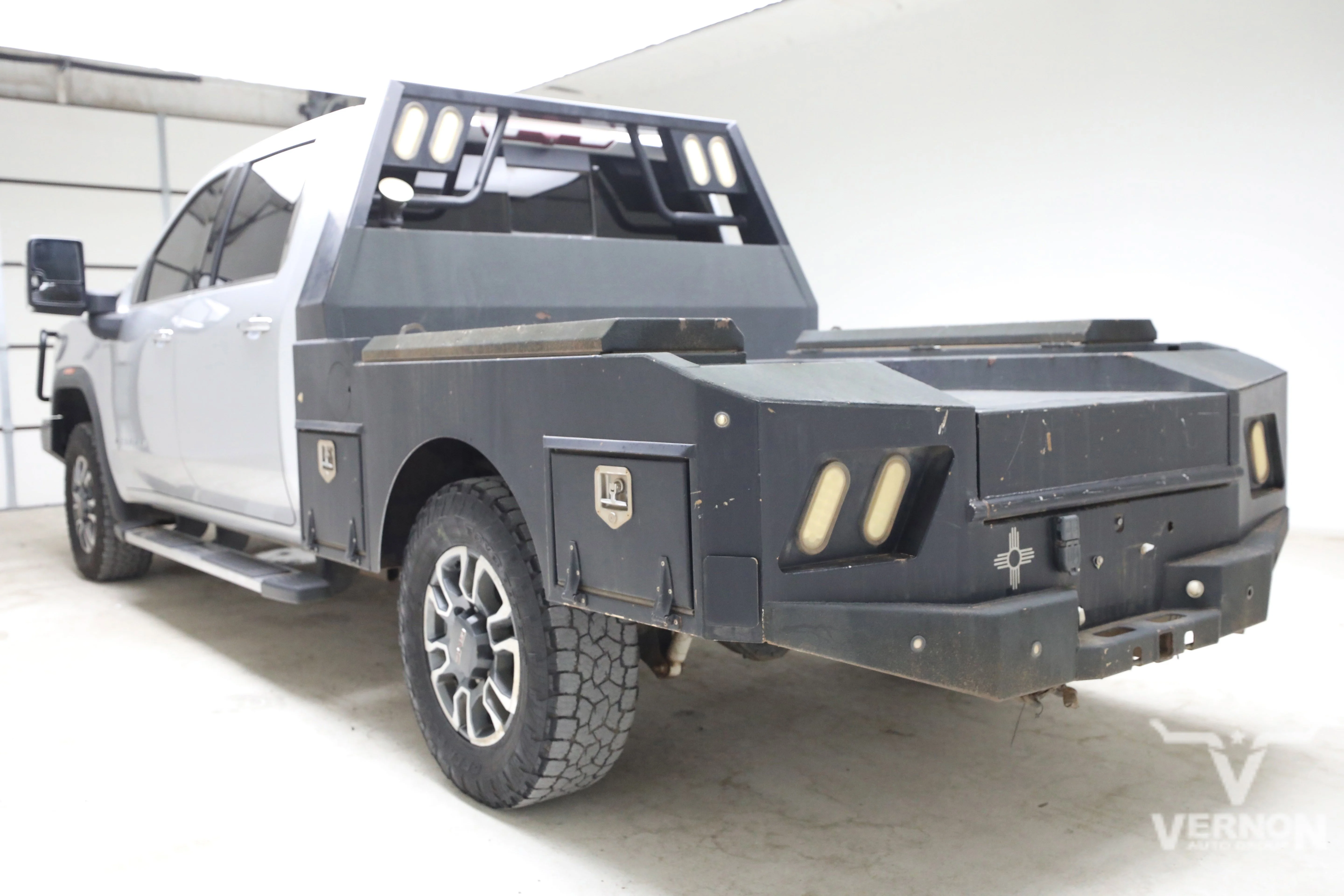 Pre-Owned 2022 GMC Sierra 2500HD SLT Crew Cab 4x4 Flatbed
