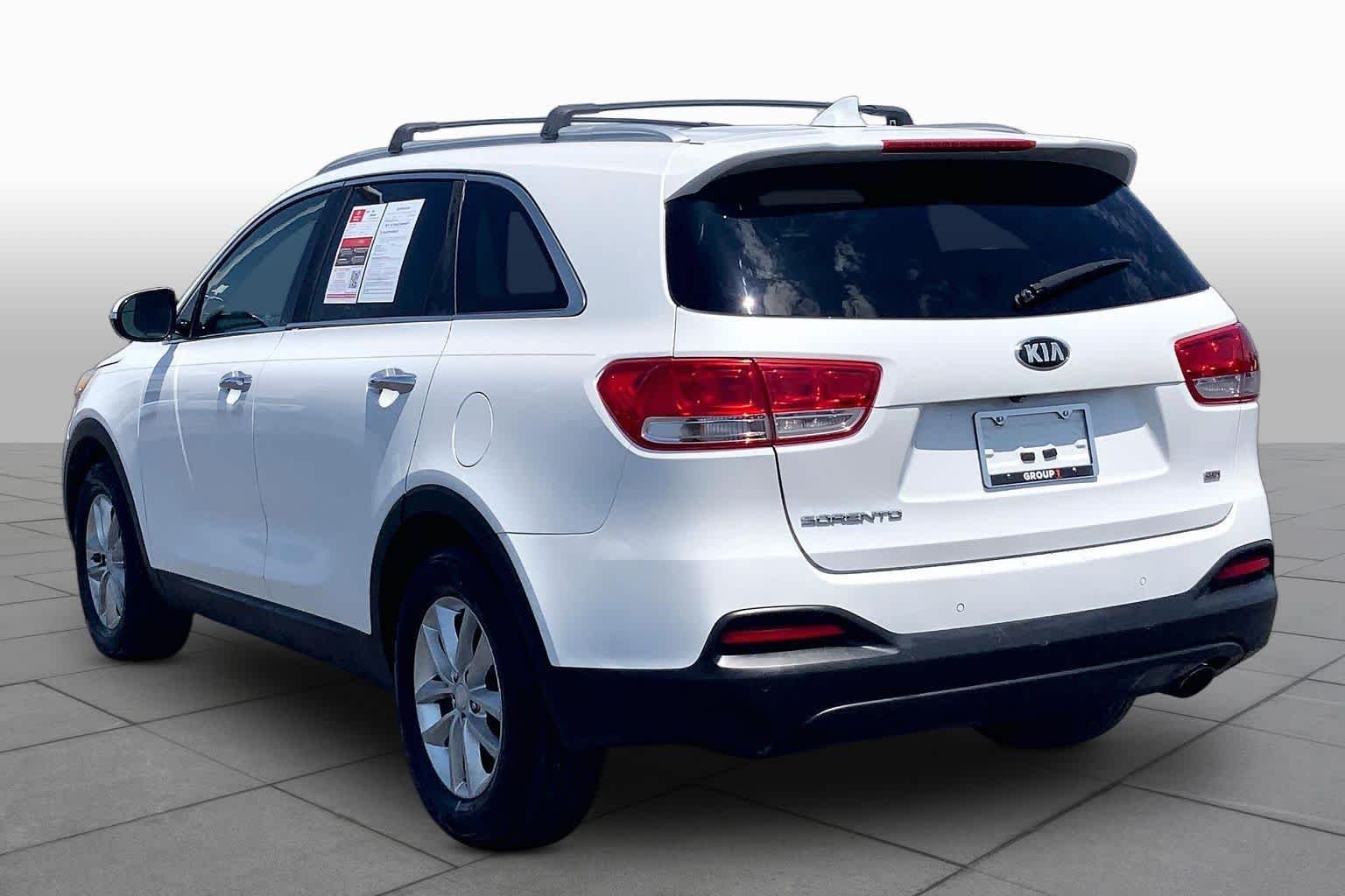 Used 2016 Snow White Pearl Kia LX image 12