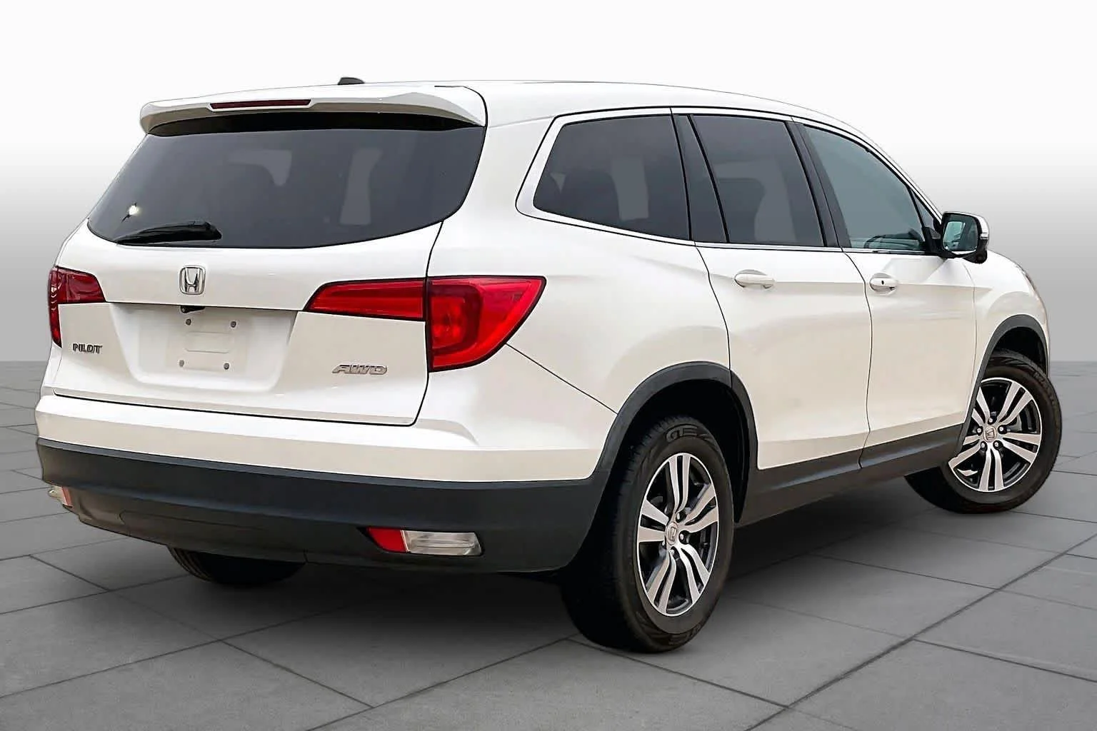 Used 2016 White Diamond Pearl Honda EX-L image 13