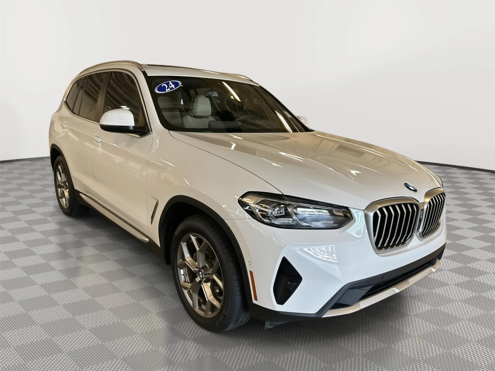 Used 2024 Alpine White BMW xDrive30i image 1