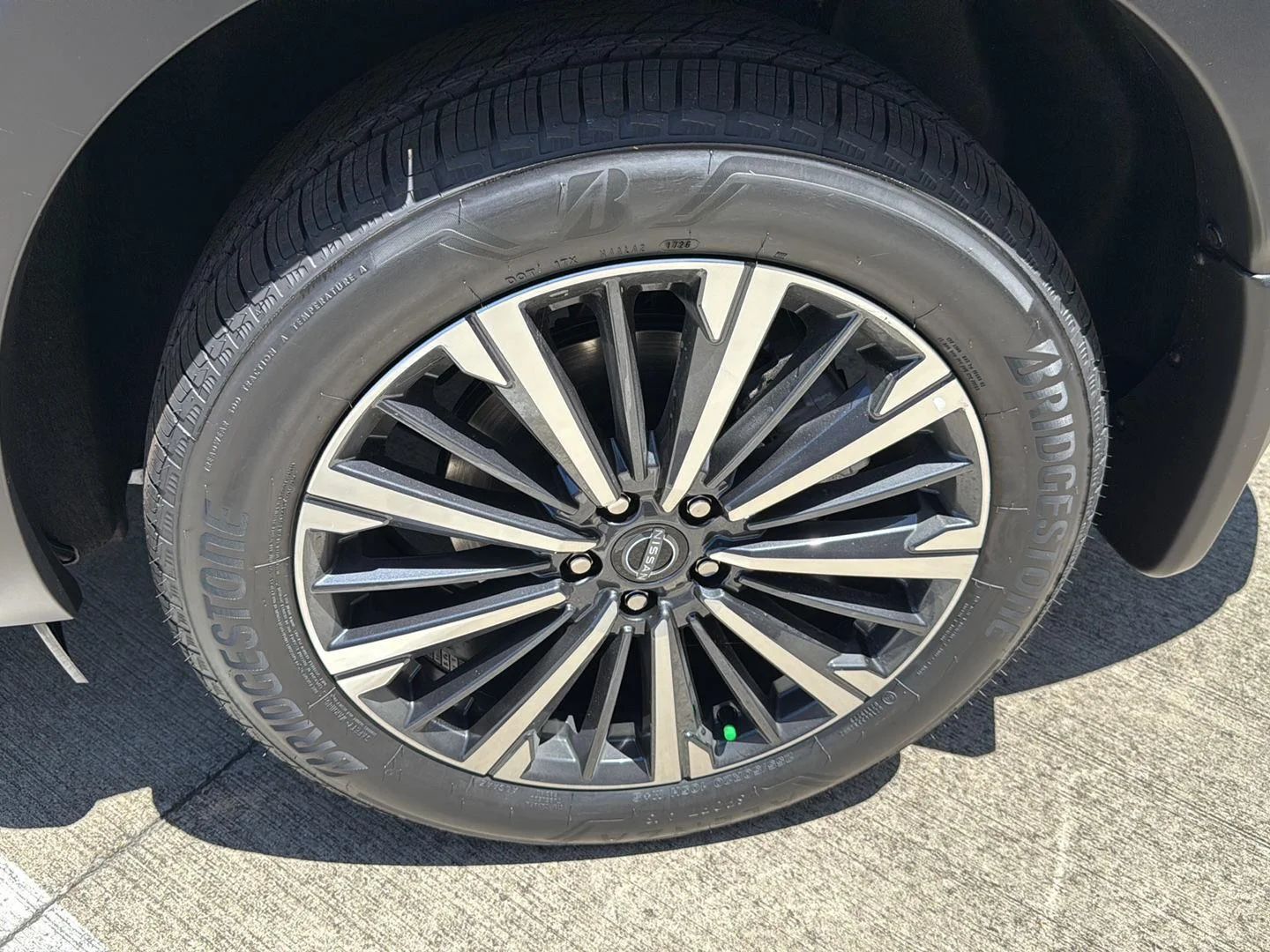 New 2026 Boulder Gray Pearl/Super Black Nissan Platinum image 21