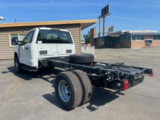 2025 Ford F-350 Super Duty Chassis Cab XL - Photo 11