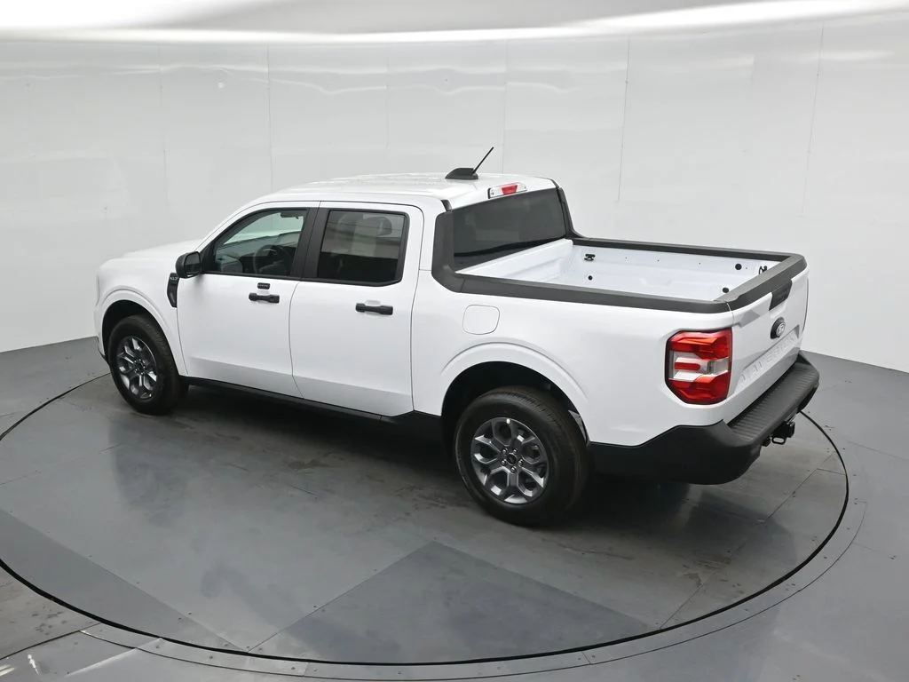 New 2026 Oxford White Ford XLT image 39