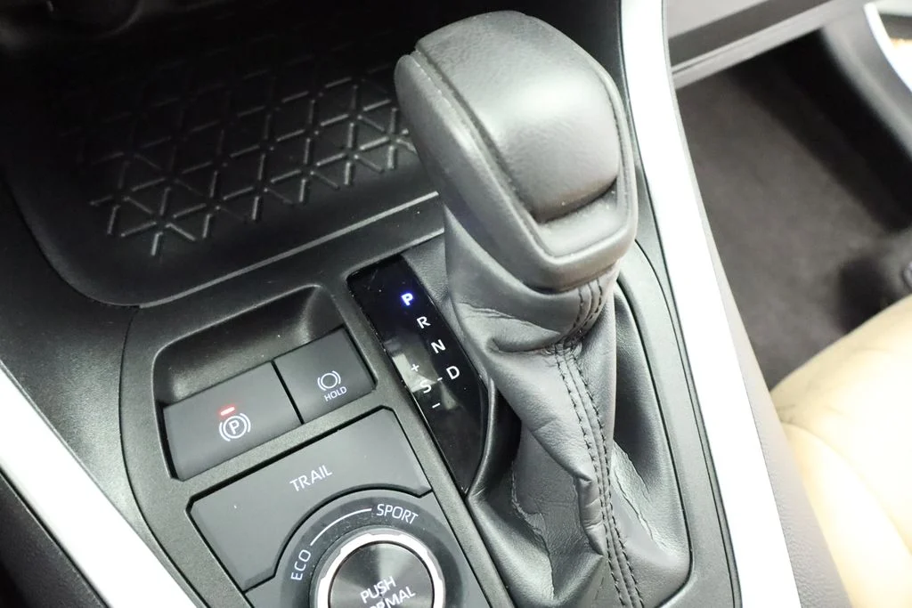 Certified Used 2022 White Toyota XLE image 40