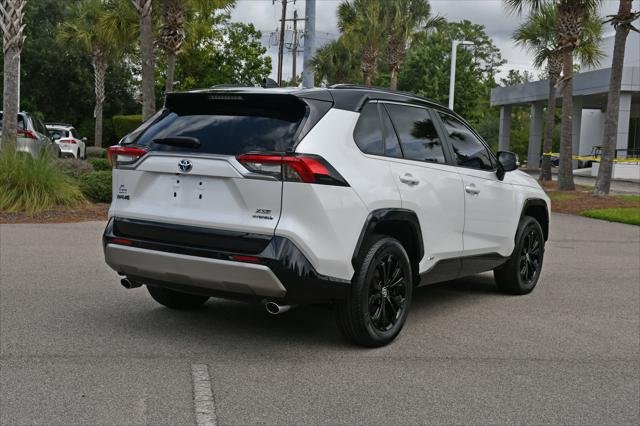 Certified Used 2024 MID BLK/WIND CHILL Toyota  image 3