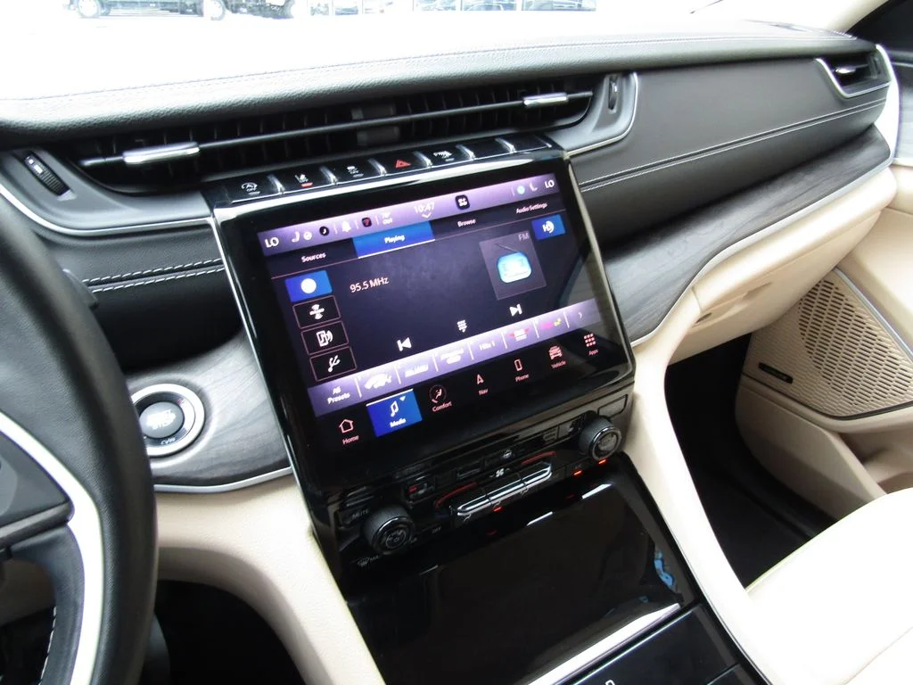 Used 2022 Black Jeep Limited image 30