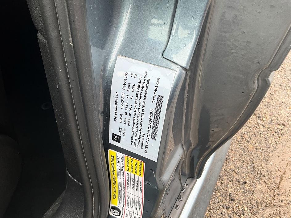 Used 2006 Gray Pontiac Base image 35