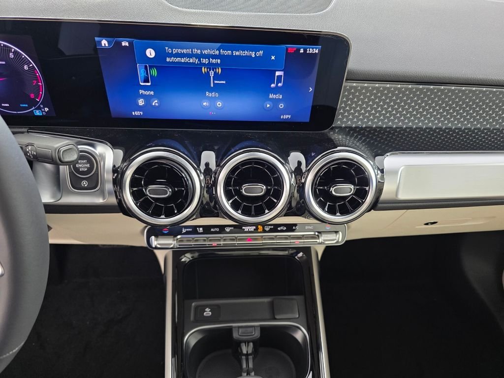 New 2026 Polar White Mercedes-Benz GLB 250 image 14
