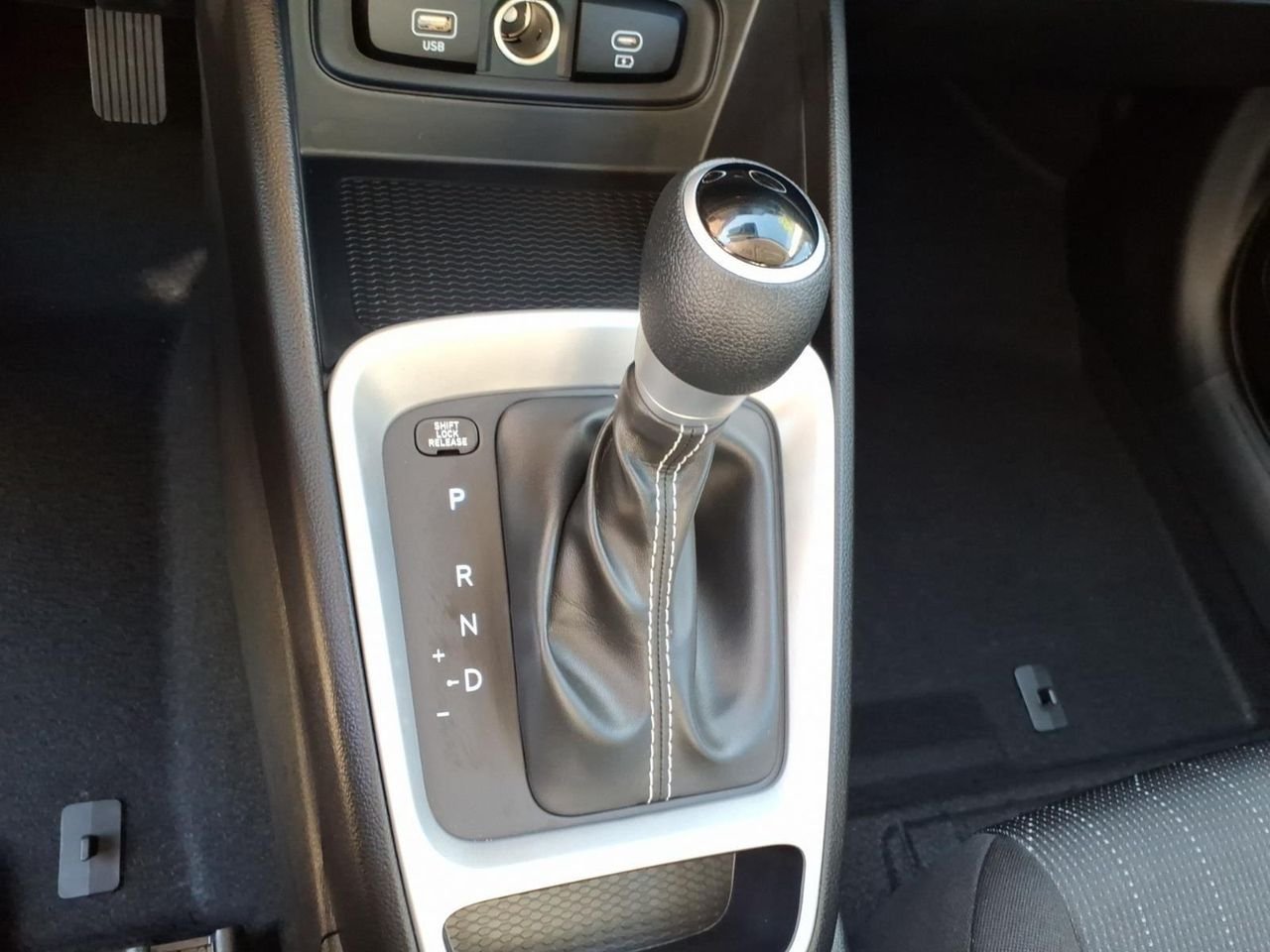 New 2026 Onyx Black Hyundai SE image 26