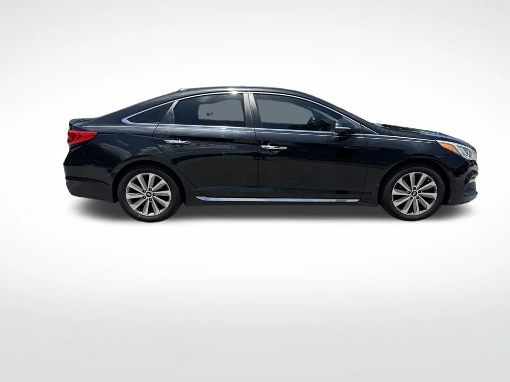 Used 2017 Phantom Black Hyundai Sport image 4