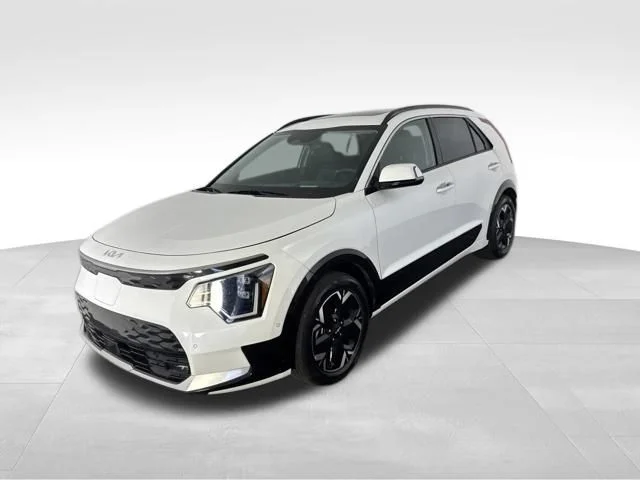 Used 2023 White Kia Wave image 5