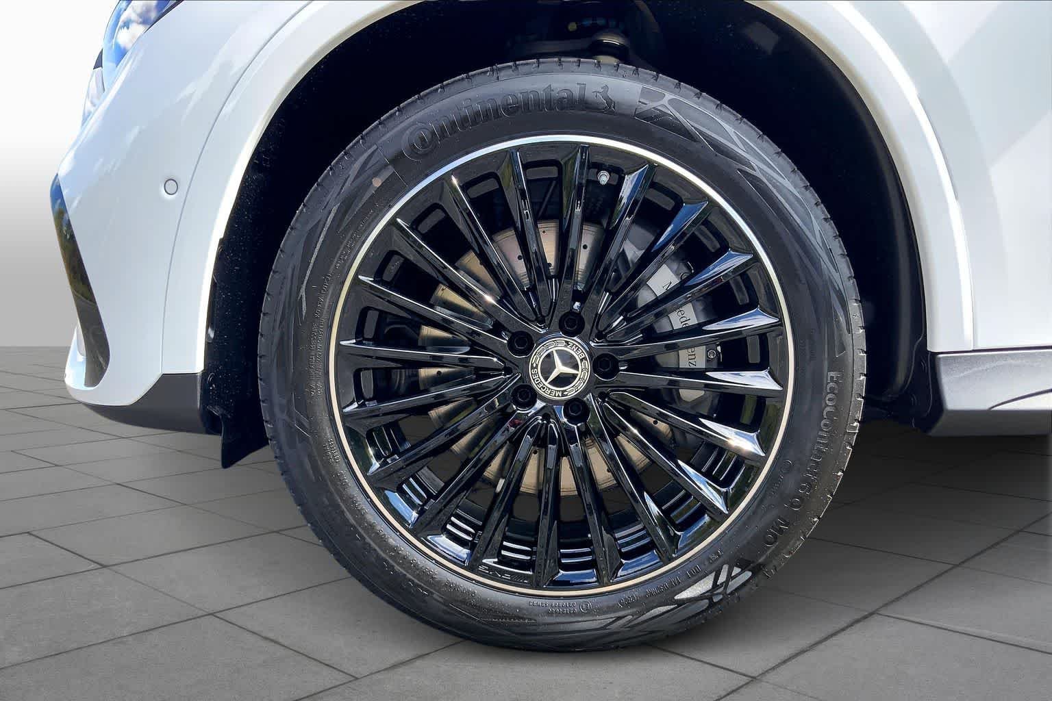 New 2026 MANUFAKTUR Moonlight White Metallic Mercedes-Benz GLC 300 image 11