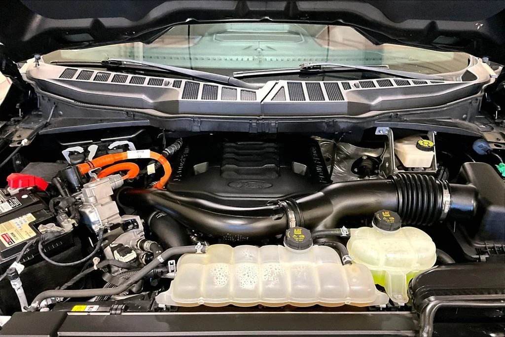 Used 2022 Gray Ford Lariat image 10