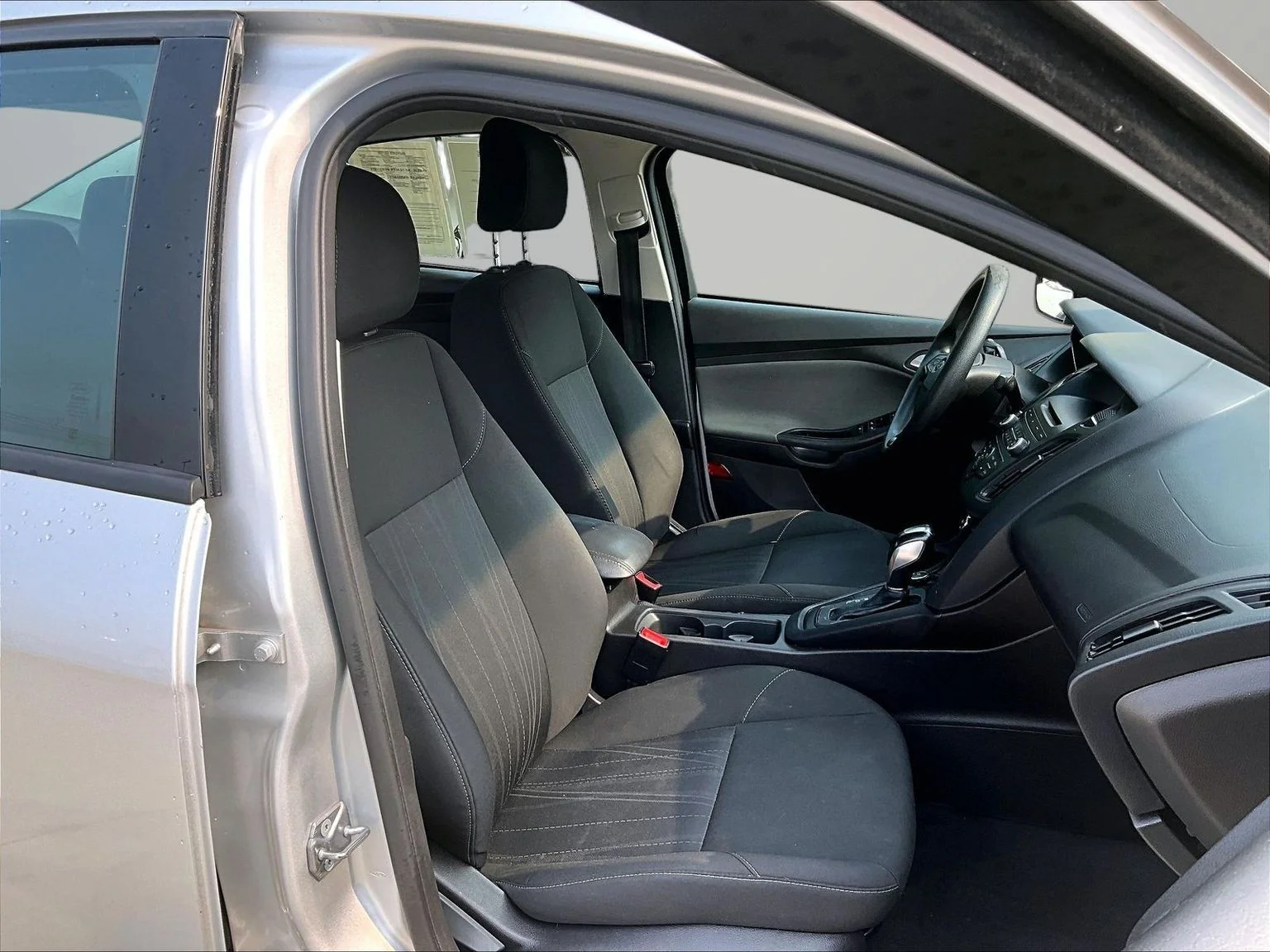 Used 2016 Silver Ford SE image 8