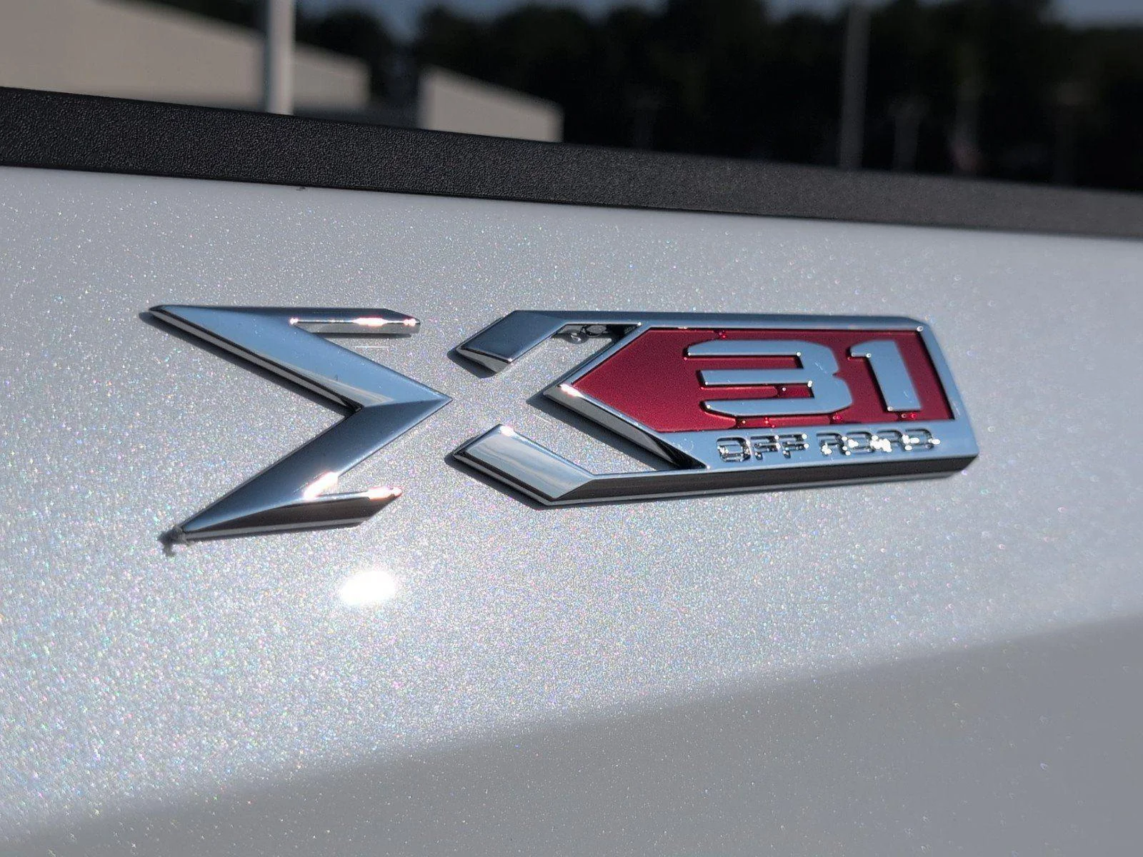 New 2026 Glacier White Tricoat GMC SLT image 5