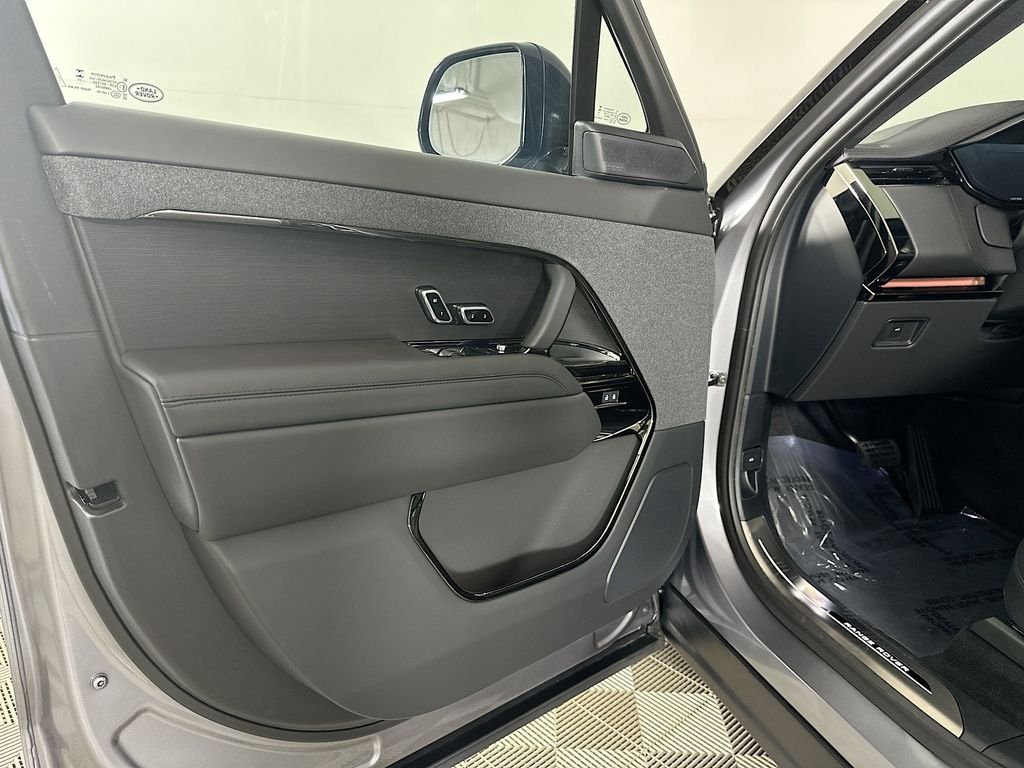 Certified Used 2025 Eiger Gray Metallic Land Rover SE image 22