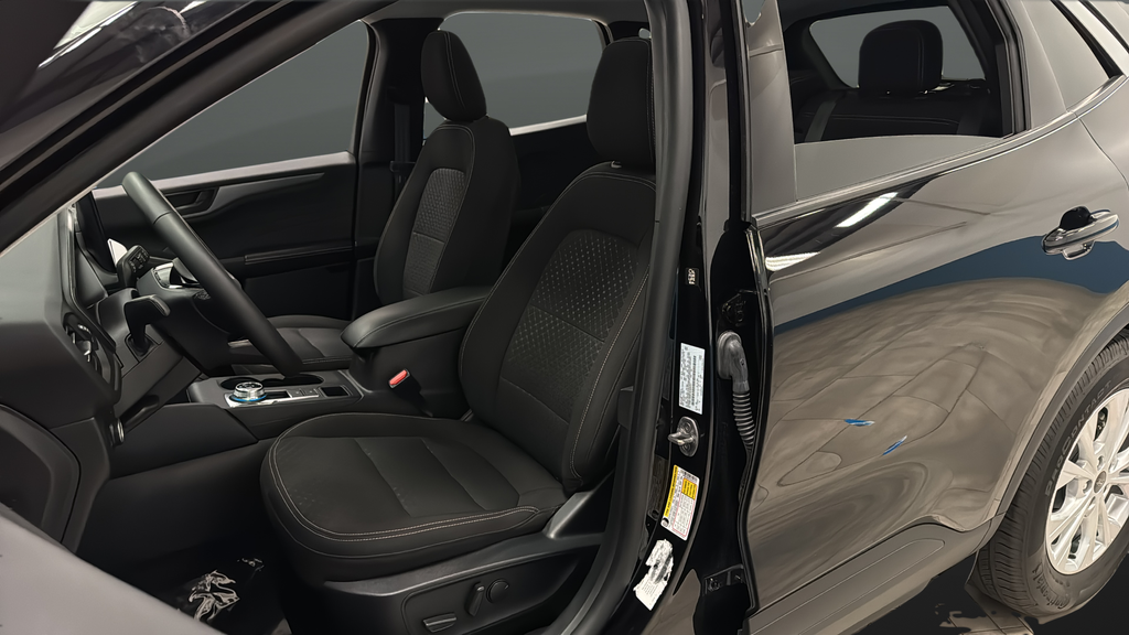 Used 2024 Agate Black Metallic Ford Active image 9