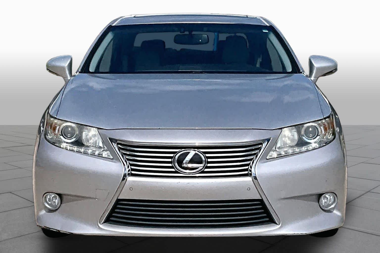 Used 2013 Silver Lining Metallic Lexus 4dr Sdn image 4