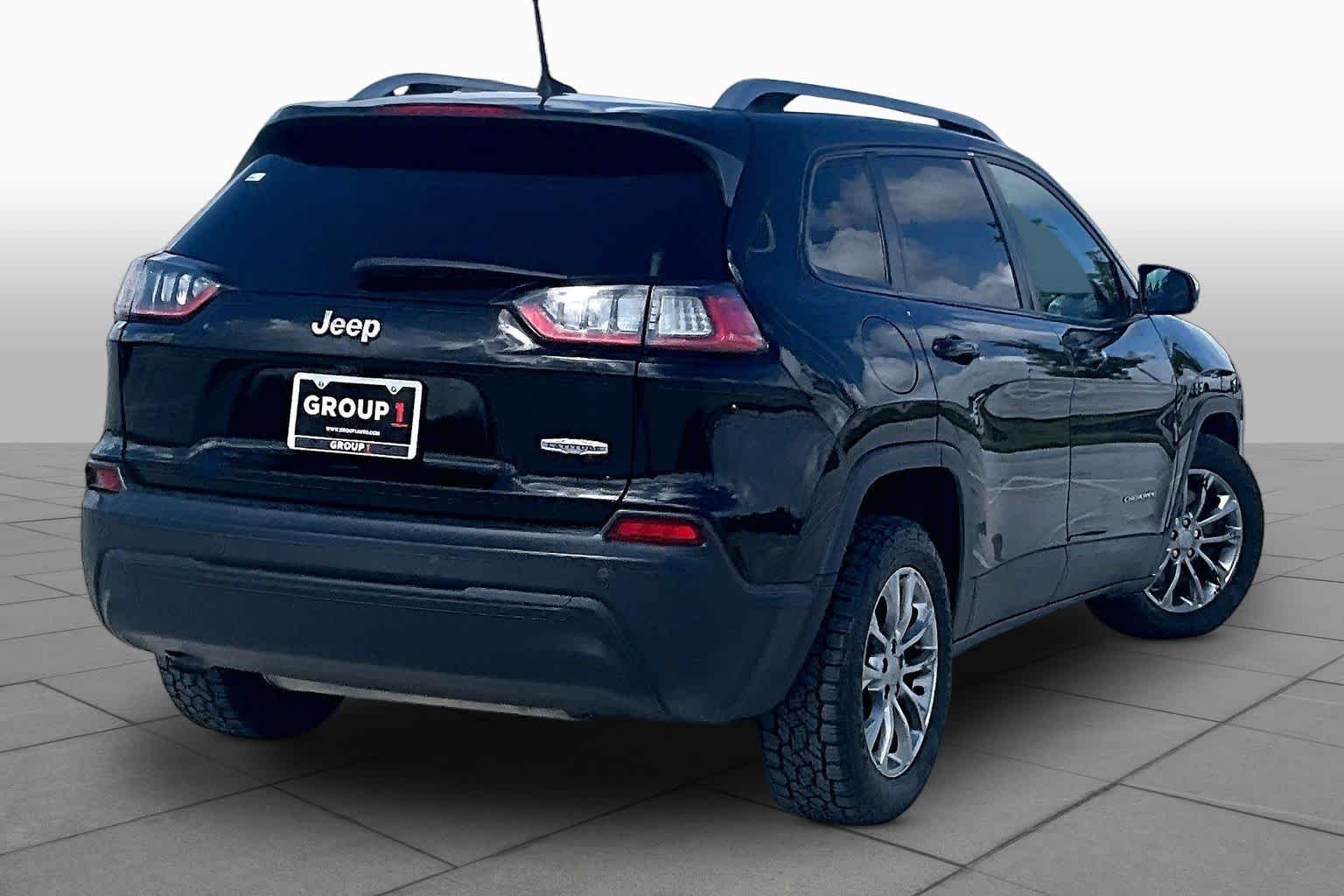 Used 2019 Diamond Black Crystal Pearlcoat Jeep Latitude Plus image 12