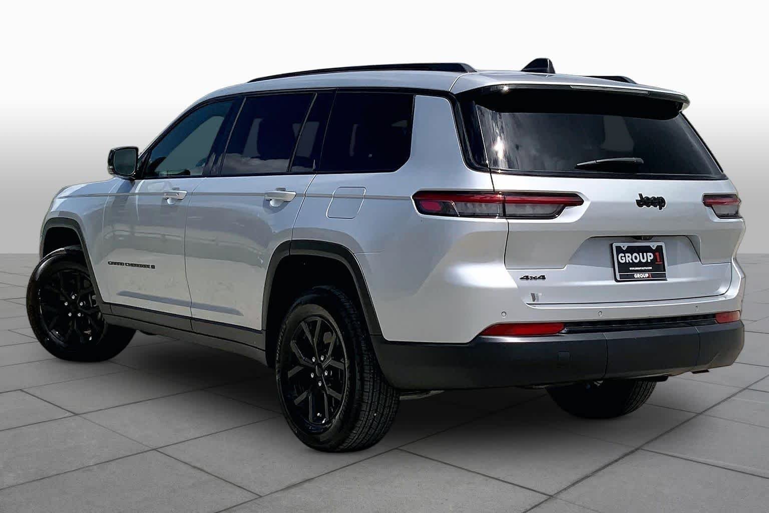 Used 2025 Silver Zynith Jeep Altitude X image 12