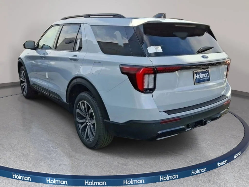 New 2026 Space White Metallic Ford ST-Line image 5