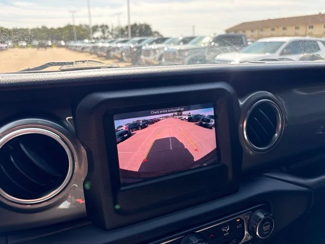 Used 2019  Jeep Sahara image 52