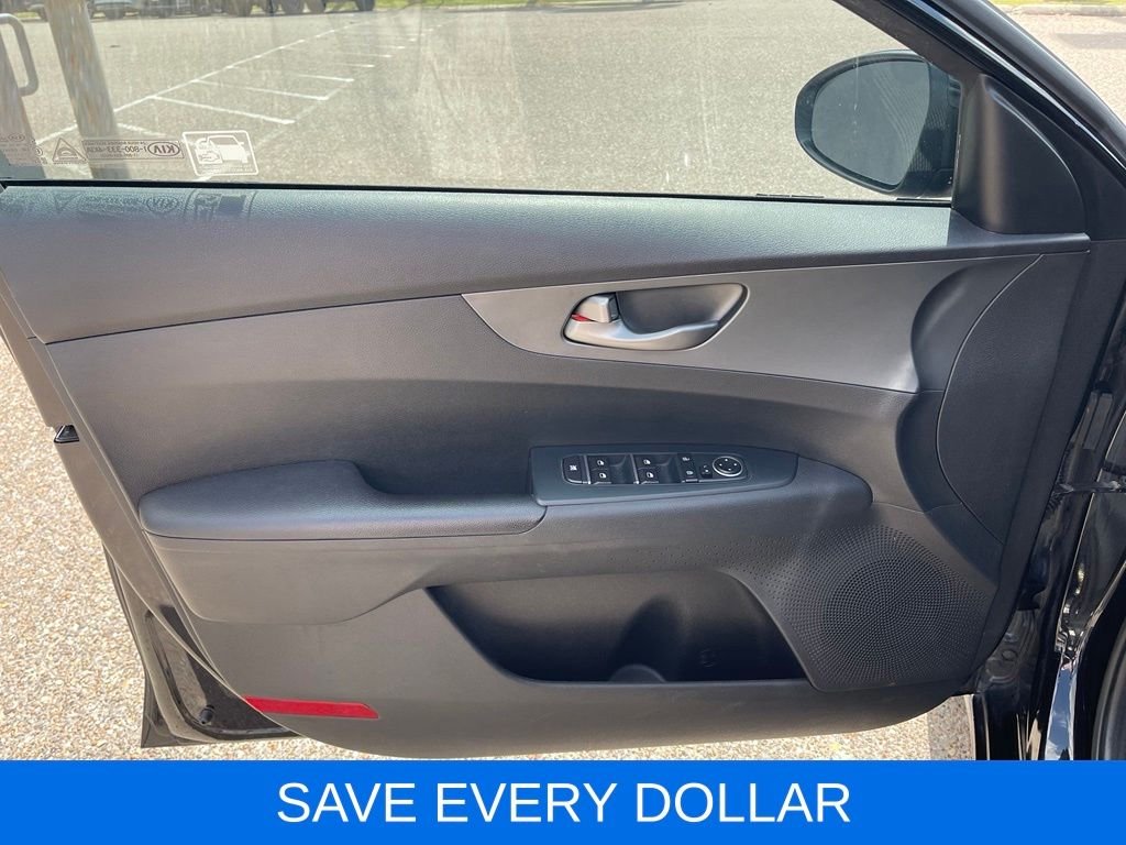 Used 2021 Black Kia LXS image 13
