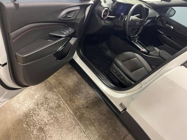 Used 2025 Summit White Chevrolet 2RS image 18