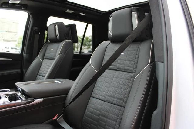 2026 Cadillac Escalade V-Series - Photo 25