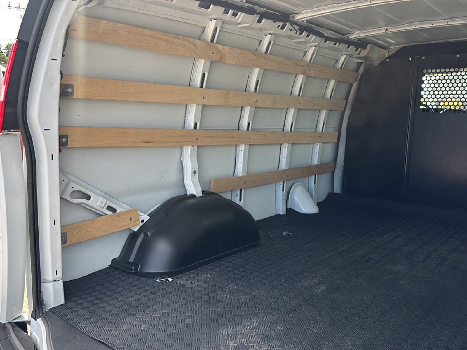 2025 Chevrolet Express Cargo Work Van - Photo 21