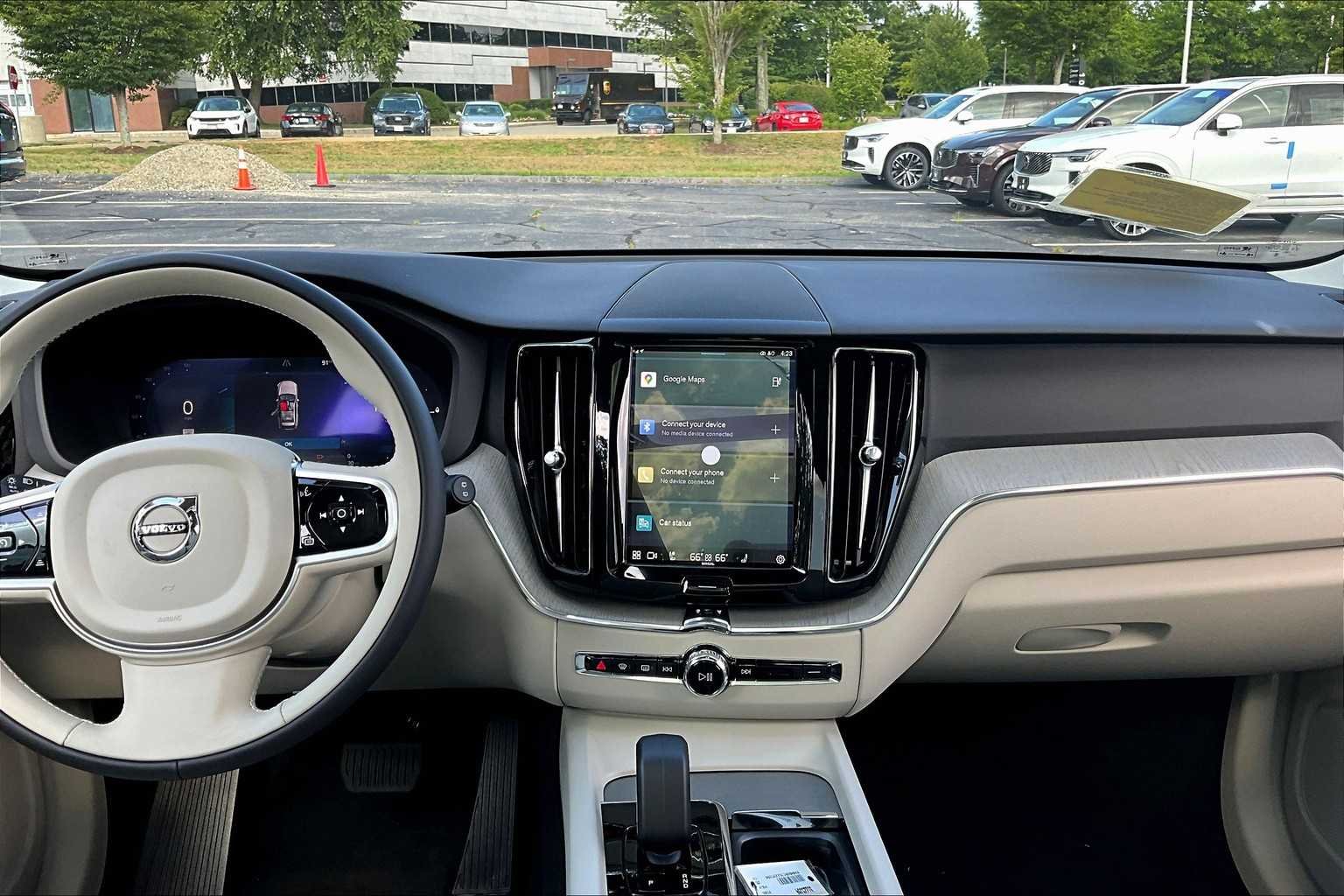 2025 Volvo XC60 Plus - Photo 8
