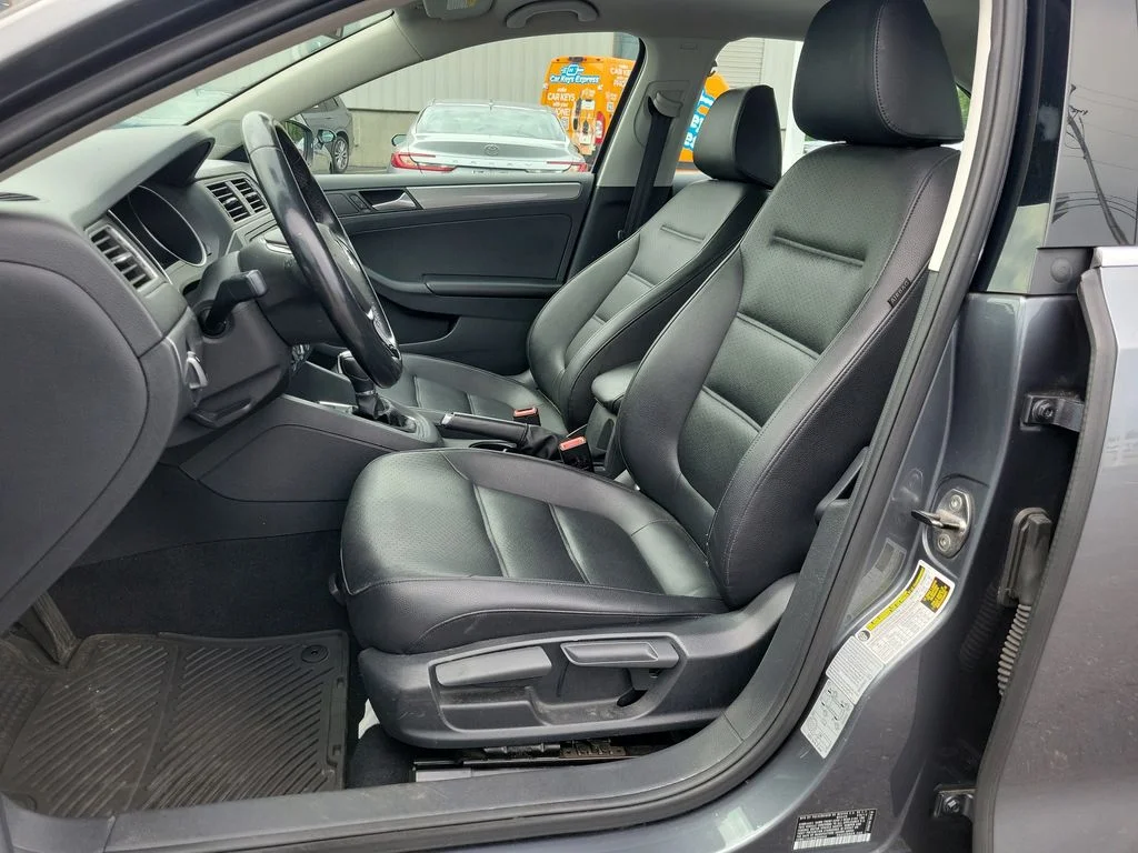 Used 2015 Gray Volkswagen 1.8T SE image 17