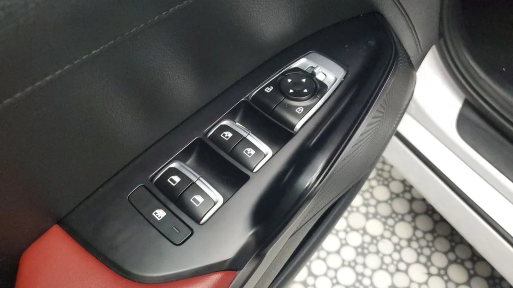 Used 2022 White Kia GT-Line image 22