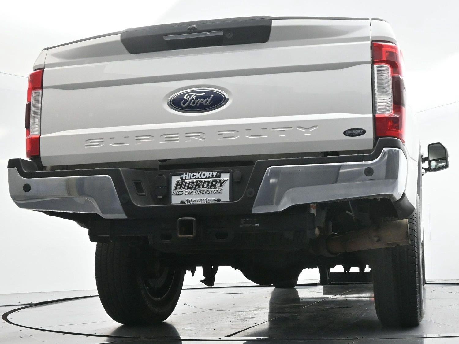 Used 2019 White Platinum Metallic Tri-Coat Ford Lariat image 50