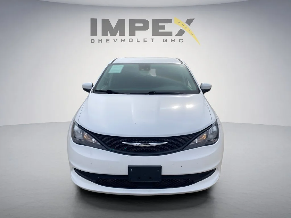 Used 2023 White Chrysler LX image 8