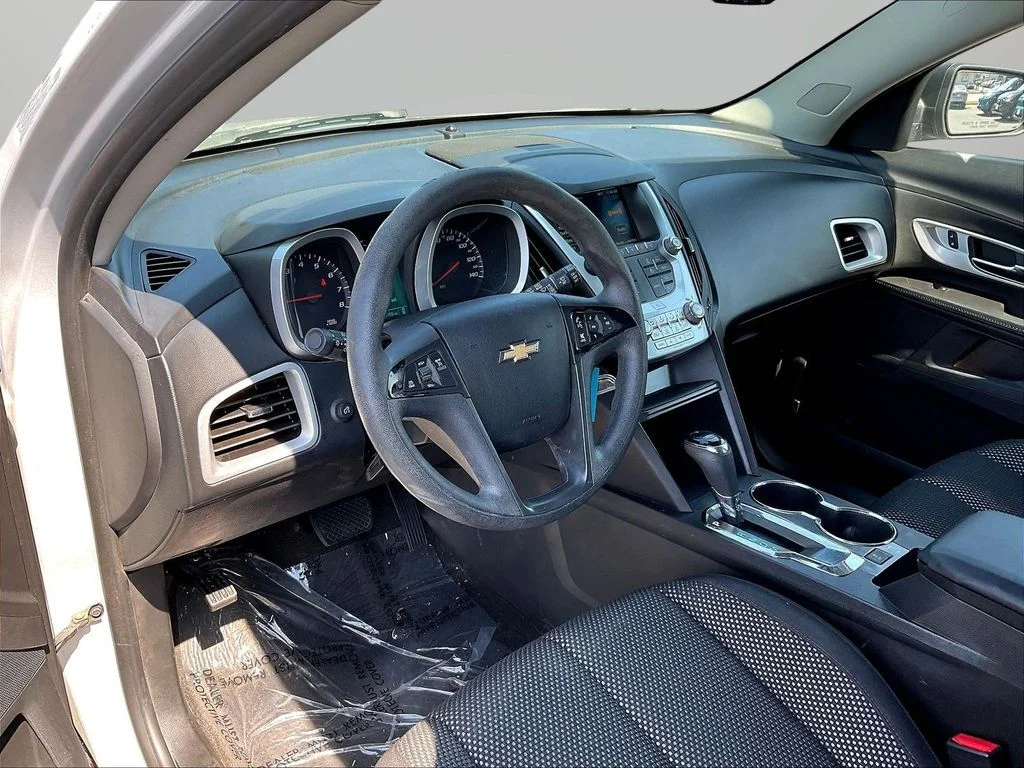 Used 2016 Silver Ice Metallic Chevrolet LS image 18
