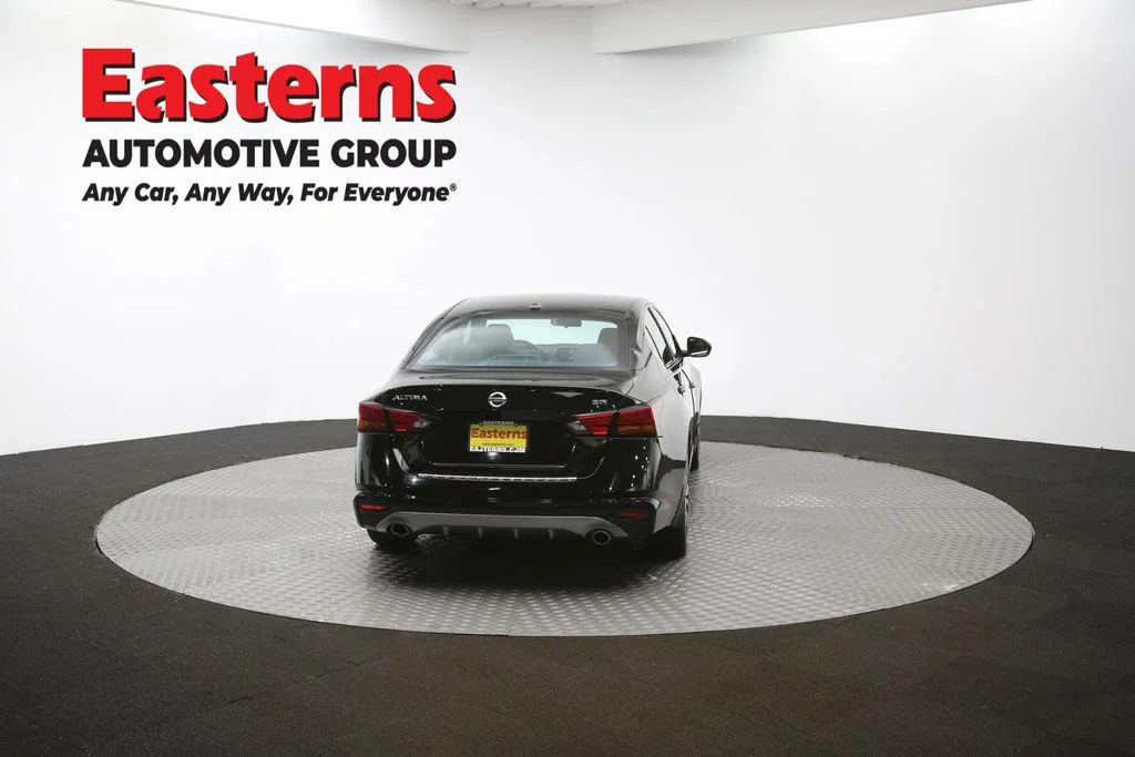 Used 2020 Black Nissan 2.5 SR image 36