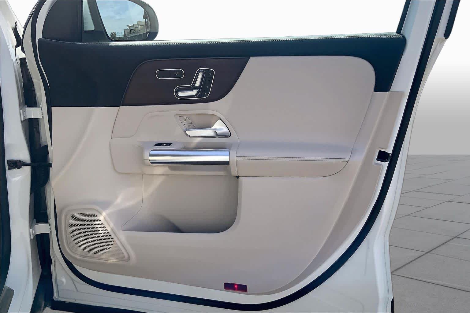 Used 2021 Polar White Mercedes-Benz GLA 250 image 22
